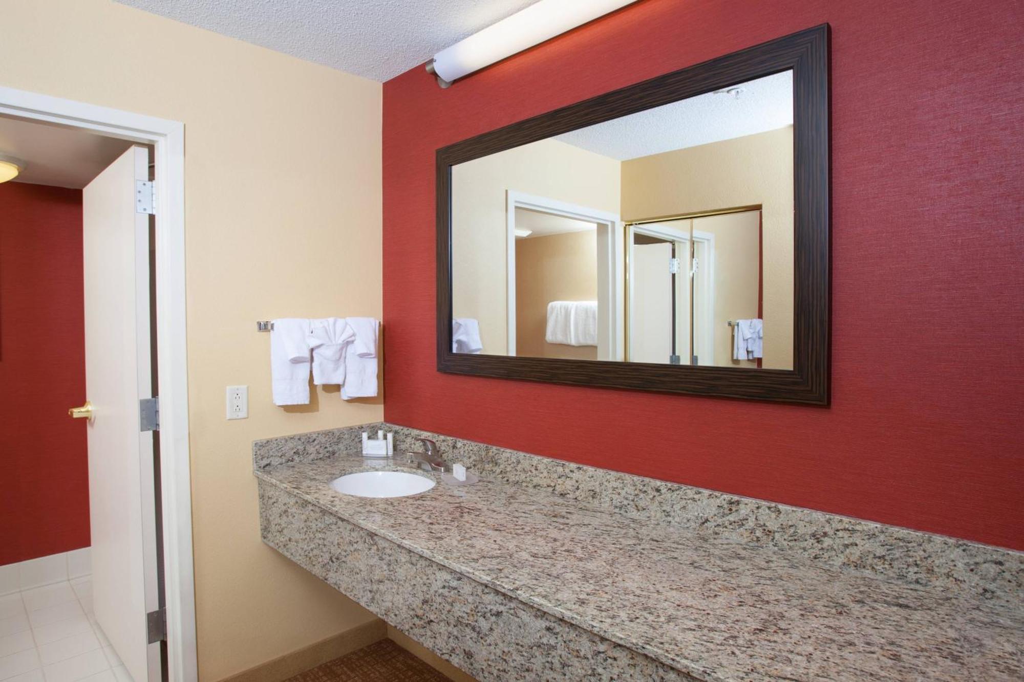 Hotel Courtyard Burlington Williston Exterior foto
